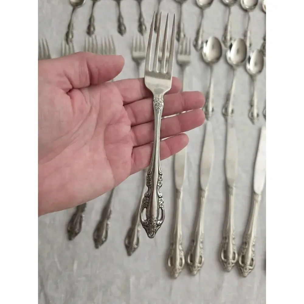 Oneida Samantha Pierced 40 Pc Set USA Stainless Flatware Cutlery
